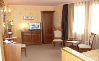 Отель Hotel Bela Neda Велико-Тырново Двухместный номер с 1 кроватью или 2 отдельными кроватями-2